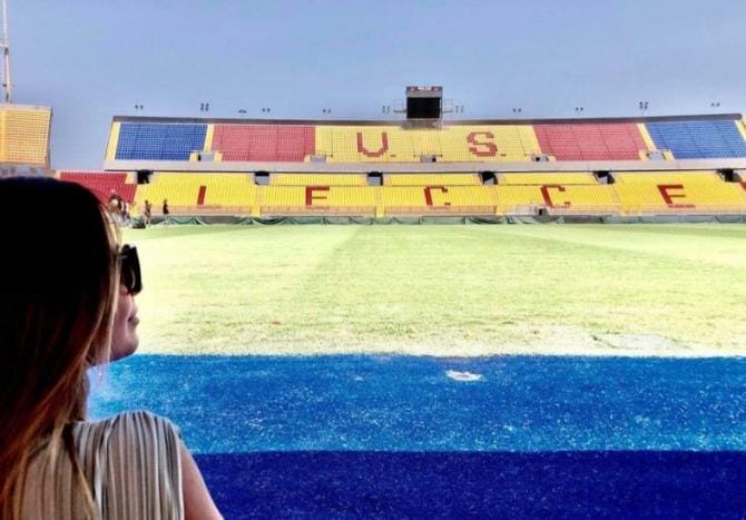 Insulti sessisti e minacce di morte durante una diretta sportiva. La conduttrice porta gli autori in tribunale