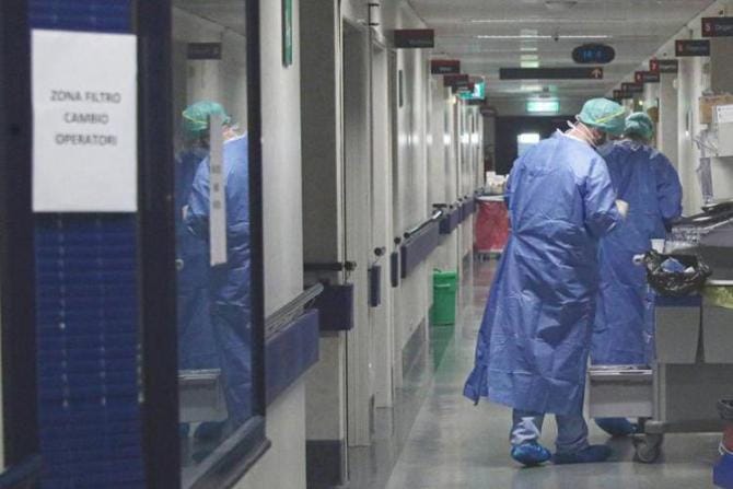 Covid, in Basilicata 1.015 nuovi positivi e un morto. Aumentano i ricoveri