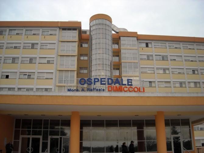 Cure negate in Oncologia a Barletta: «Niente visita senza vaccino»