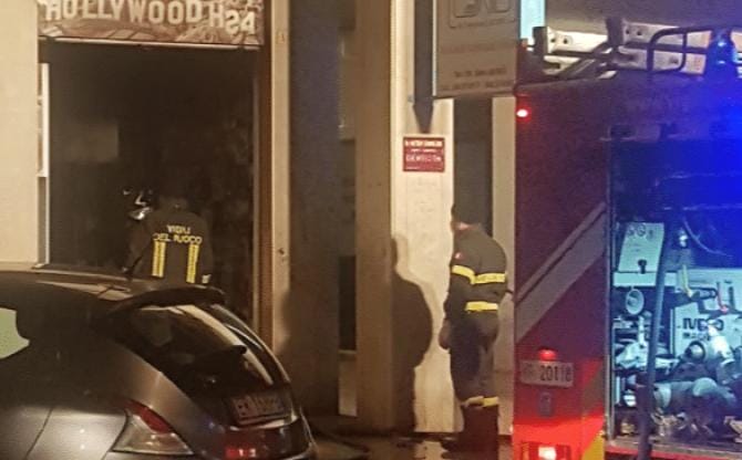Manfredonia, a fuoco distributore automatico in via Della Croce