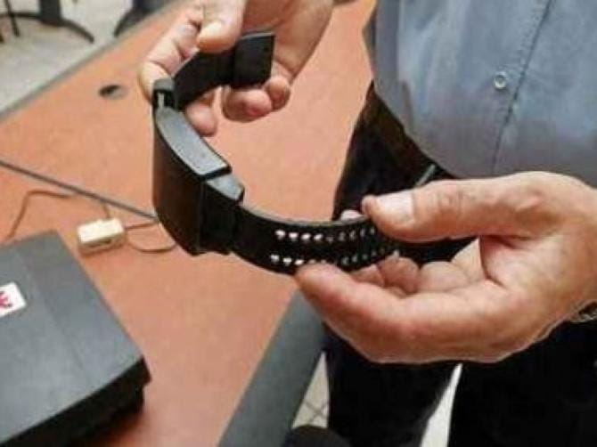 Potenza, attivato primo braccialetto anti-stalking per un 36enne sorvegliato speciale