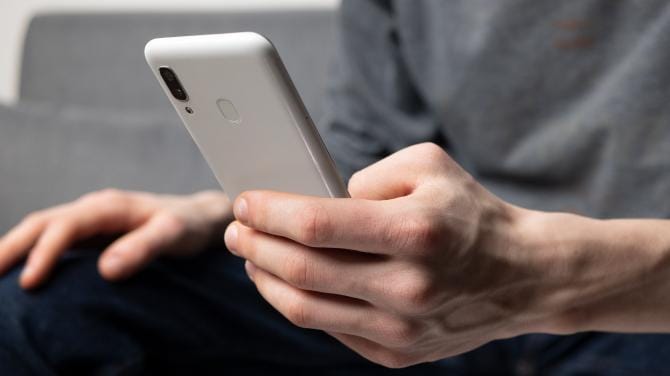 Minorenni adescate e ricattate su canale social,  arrestato un 21enne