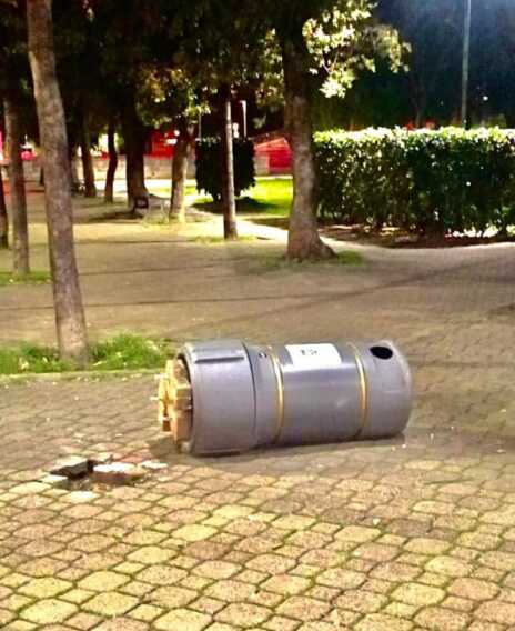 Modugno, cestini portarifiuti appena messi e già distrutti. L’ira del sindaco su Facebook