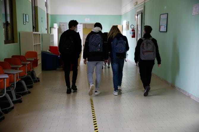 Covid, aumentano i casi nelle scuole di Bari e provincia: 255 classi in quarantena