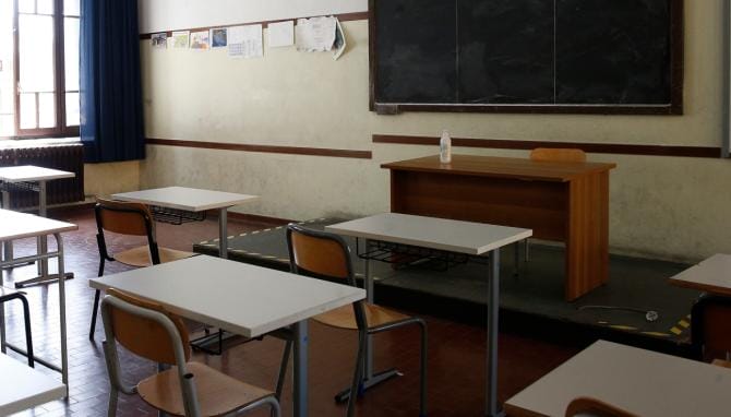 Incursioni notturne in una scuola media: tre 16enni denunciati a Taurisano