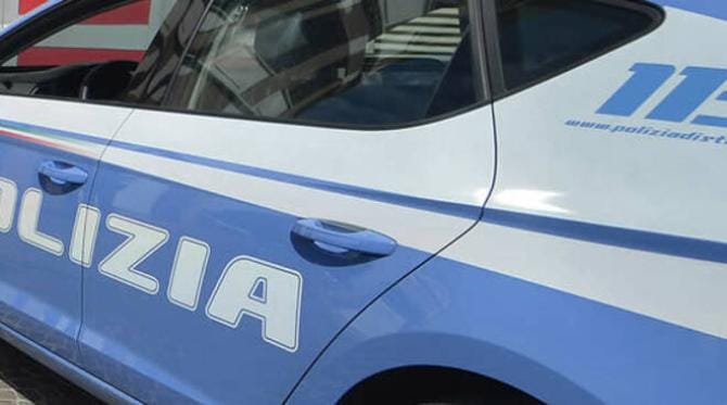 Tenta il furto in un negozio e si barrica in camerino: arrestato 52enne a Brindisi