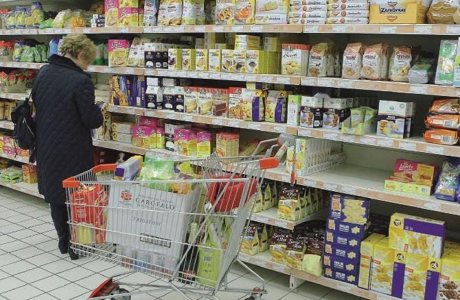L’inflazione galoppa: costi su del 4,8%. Record da 26 anni