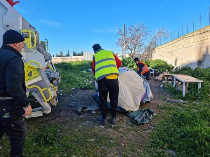 Cerignola, clochard muore di freddo e scoppia la polemica politica