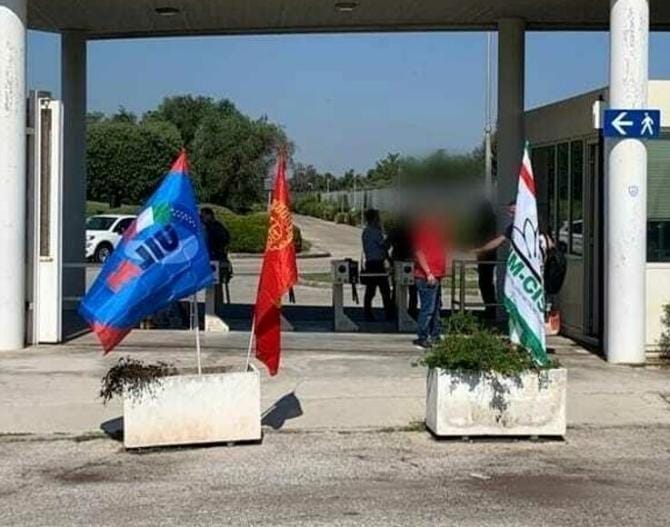 Sindacati in piazza dopo il licenziamento dei lavoratori Brsi: sabato presidio a Bari