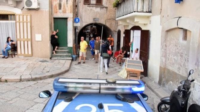 Bari, scoperti con 500 grammi di marijuana. Lo scambio nel borgo antico