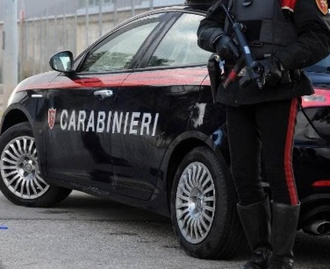 Ferisce la moglie al viso davanti ai figli, arrestato un 36enne tarantino