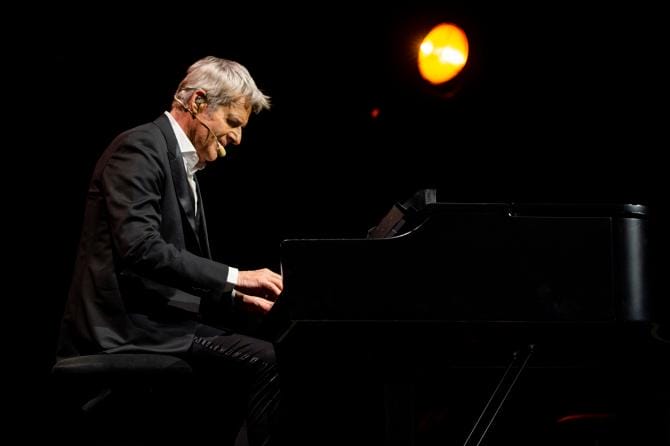 Baglioni al freddo in teatro a Brindisi. Il sindaco si scusa e lo invita a tornare