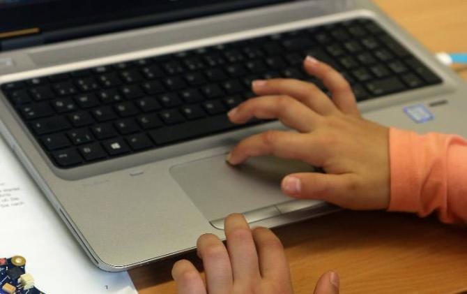 Bimbo suicida a 9 anni, la Procura a caccia di Galindo. Dalla cronologia di Youtube le prime tracce