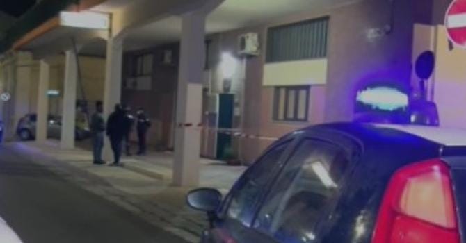 Molotov contro la caserma dei carabinieri di Neviano: identificati 2 minori