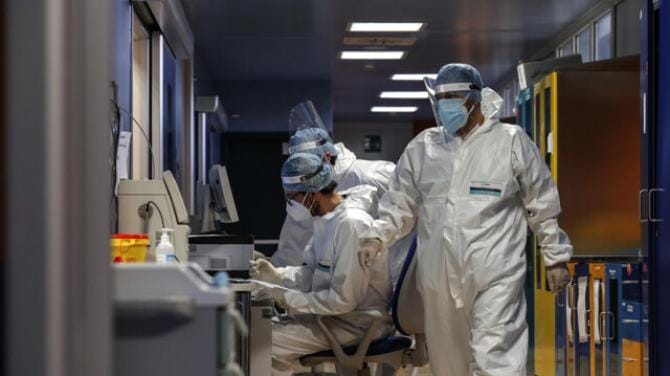 Covid, altri 3.898 nuovi positivi e sette morti in Puglia. Tasso di positività al 13,7%