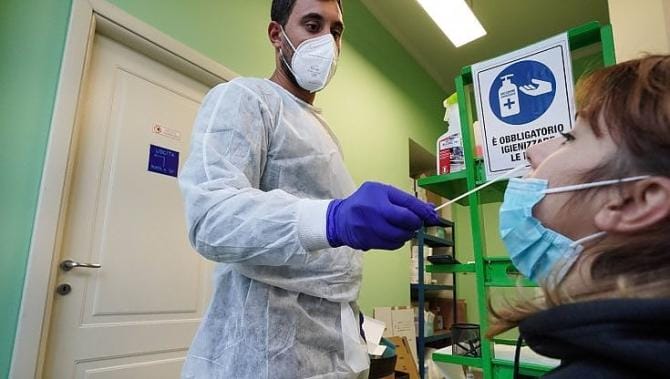 Covid, 2.238 nuovi positivi in Puglia e 15 morti. Il tasso di positività è all’8%