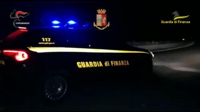 Operazione anticrimine nel foggiano: 14 arresti, 4 in manette per riciclaggio di auto rubate