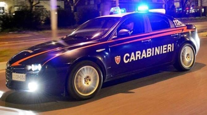Estorce soldi a minore per non divulgare foto intime: ex professore barese in carcere per violenza sessuale