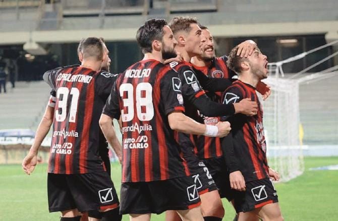 Il Foggia si è svegliato: quattro gol al Palermo. Lo “Zaccheria” applaude