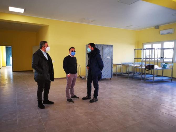 La scuola dell’infanzia si rifà il look: nuovi giochi nell’area ludica
