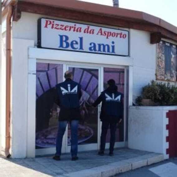 «Svuotiamo la società e poi la ricompriamo»: il piano per far tornare la “Bel Ami”, sequestrata, nelle mani di Emanuele Sicolo