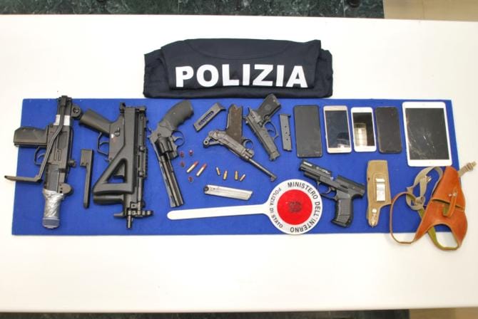 Era ai domiciliari e nascondeva in casa una pistola: arrestato un 39enne materano
