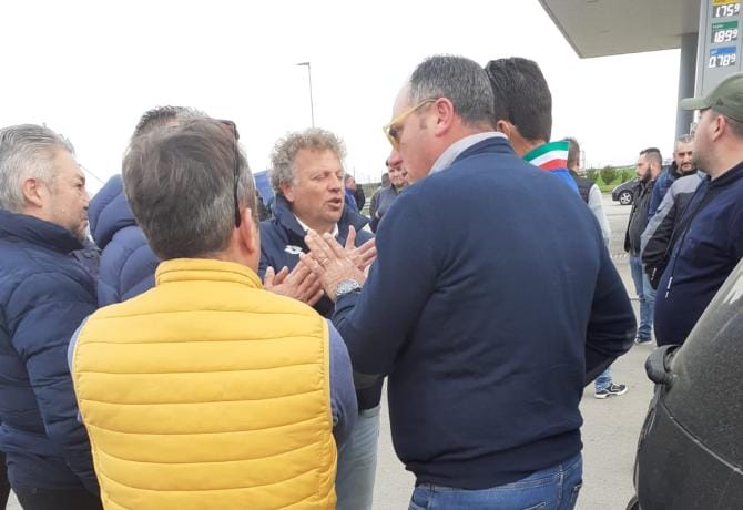 Autotrasportori di nuovo in strada contro rincaro carburanti