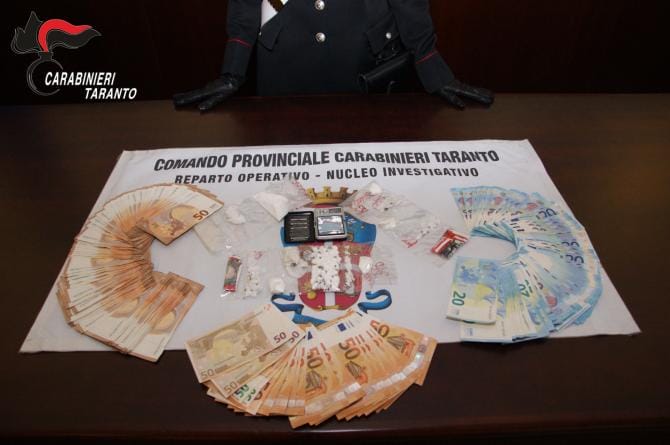 Spaccio, in auto con 100 dosi di cocaina: arrestata in flagranza di reato una 30enne tarantina
