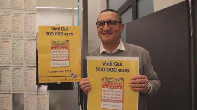 Vinti 500mila euro a Bari: bar Viola in festa – VIDEO