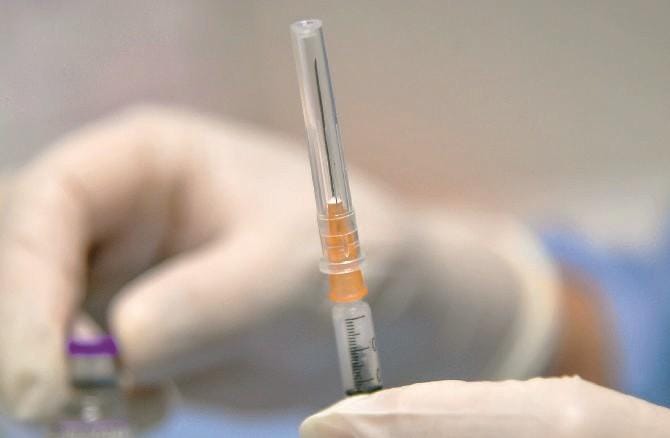 Quarta dose dal 1 marzo, Figliuolo: «Prima anziani e operatori sanitari»