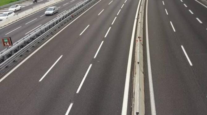 Camionista trovato morto sulla A14 all’altezza di Canosa. Forse colpito da un malore