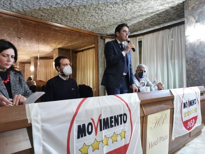 I Cinquestelle con Melucci. Si parte dal cantiere Taranto