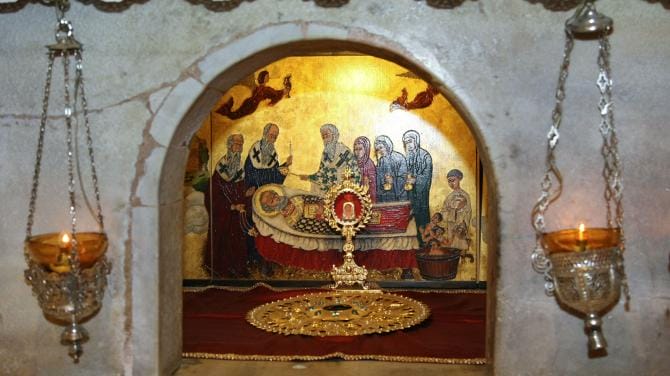 Crisi ucraina, arcivescovo di Bari e rettore Chiesa russa in preghiera sulla tomba di San Nicola