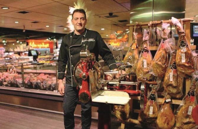 Paolo Chiafele, mastro salumaio di Martina Franca a Kiev: «Sento le esplosioni, ma ora rimango qui»