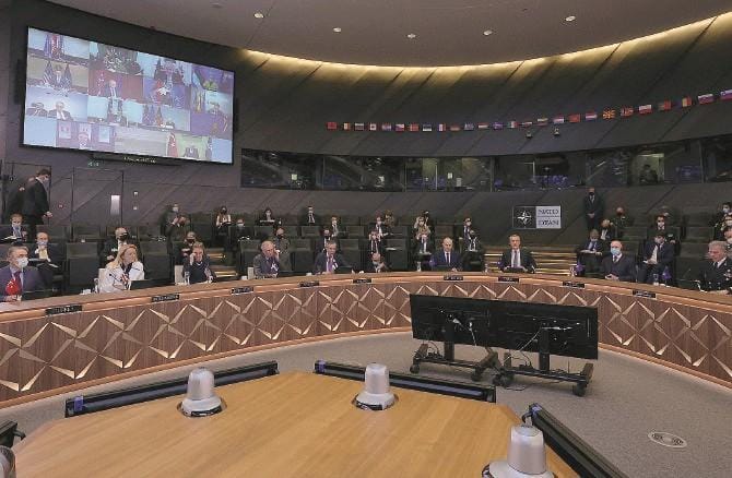 La Nato alza la guardia. «La Russia pagherà un caro prezzo politico ed economico»