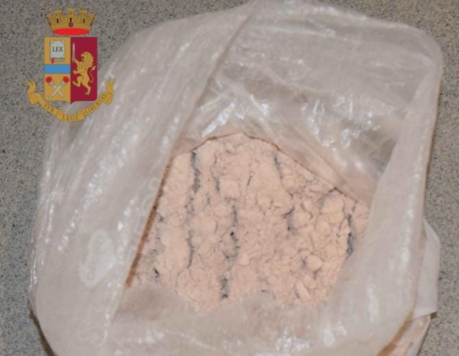 Una centrale della droga in casa di un agricoltore. Sequestrati 8 chili di eroina