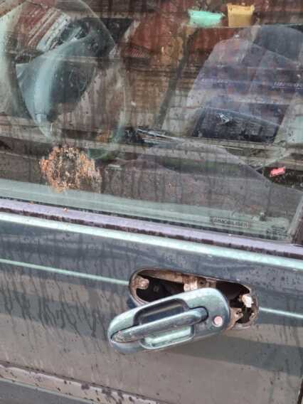 Danneggiata l’auto del sindaco Corato. È la seconda volta in tre mesi: «Diamo fastidio ma continuiamo»