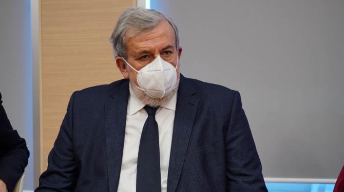 Ucraina, Emiliano avvia il coordinamento di tutte le iniziative regionali: «Subito attivati per invio farmaci»
