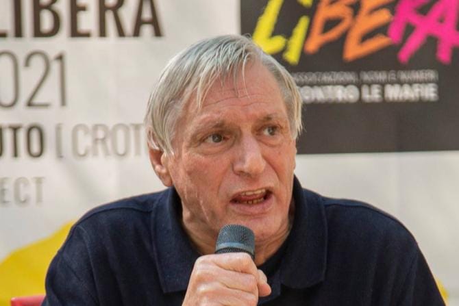 Bari, don Ciotti incontra gli operai delle aziende in crisi alla zona industriale