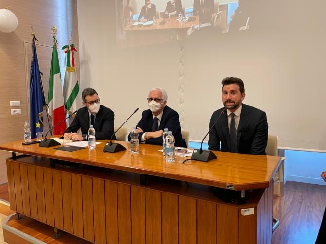 Variante Ss 16, nessuno farà barricate ma il progetto non convince i 3 sindaci