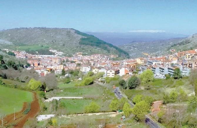 Gli «Artigiani della Pace» tenuti da un solo filo per una singolare maratona
