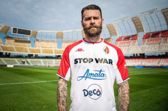 #StopWar, per la sfida contro il Francavilla il Bari scende in campo con maglie speciali