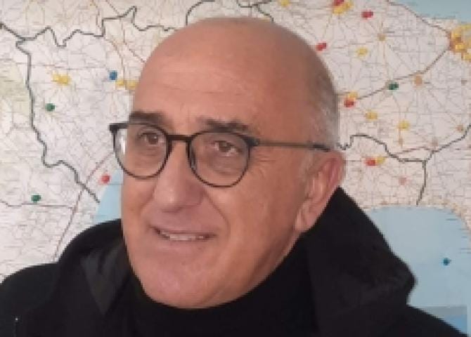 Vetrine e insegne spente. Scatta la protesta dei negozi