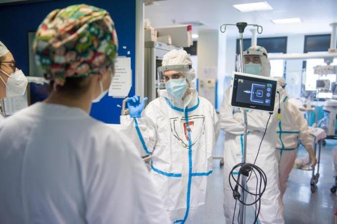 Covid, 2.929 nuovi positivi e 2 morti in Puglia. Il tasso di positività è al 15,4%