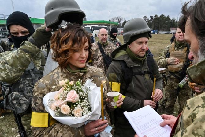Ucraina, il “sì” al fronte di Lesia e Valerii