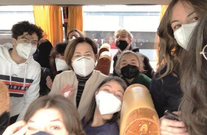 Visite alla Shoah e aiuti per l’Ucraina. Sul Treno della Memoria cibo e medicinali