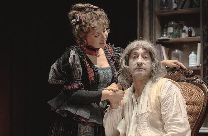 “Il malato immaginario” per i 400 anni di Molière: via al tour pugliese di Emilio Solfrizzi