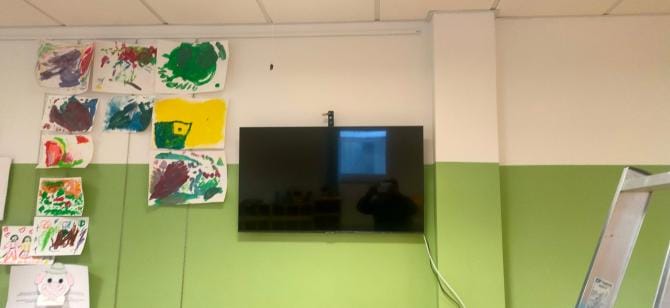 Babbo Natale Barese dona 5 Smart Tv alla ludoteca dell’ospedale Giovanni XXIII di Bari