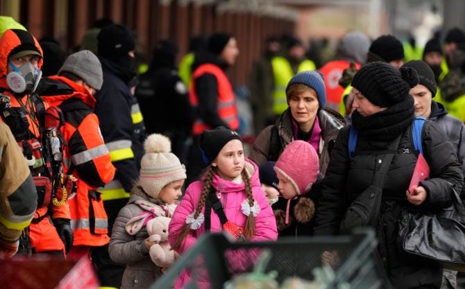 Irina e i suoi ragazzi in fuga dall’inferno. La famiglia ucraina a Bari grazie a un navetta