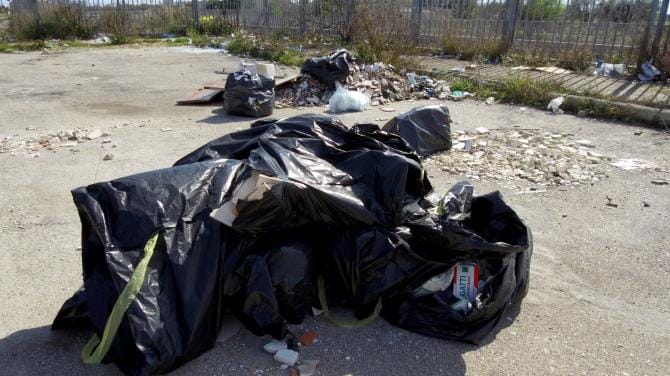 Bari, affidato per due anni a un’azienda di Mottola il servizio di rimozione rifiuti su aree pubbliche